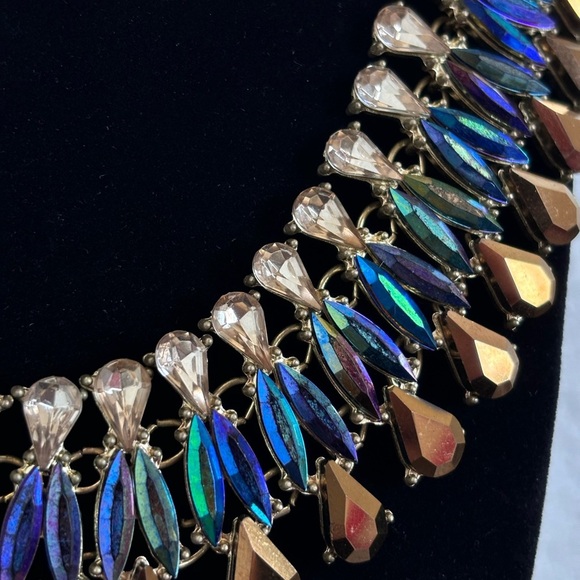 Elegant Multicolor Statement Necklace - Picture 4 of 5